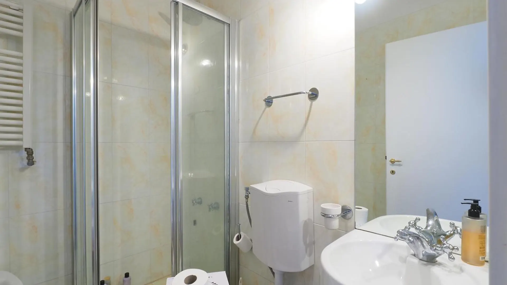 Location Cavour Room Milán 0*,